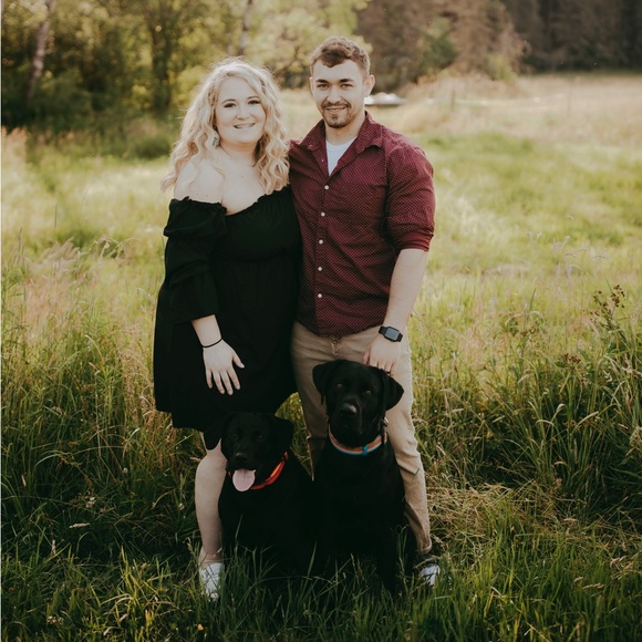 Meet your Posher, Lauren - Picture 2 of 4